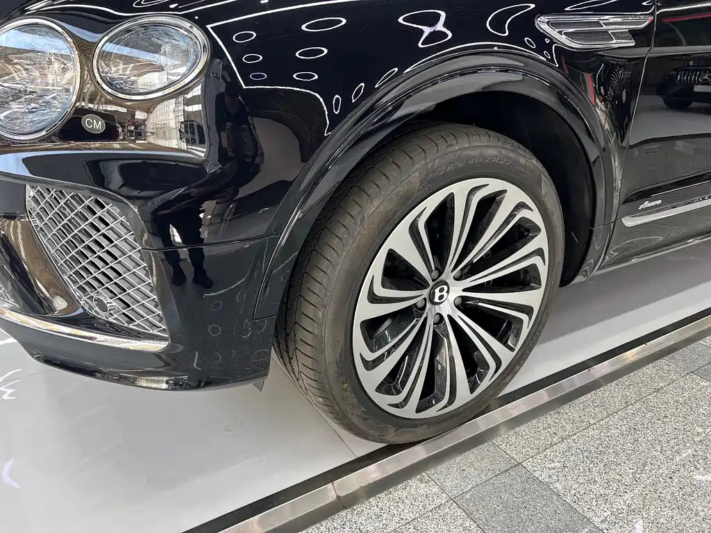 Bentayga 2025 4.0T V8 Long Wheelbase Art Edition купить на сайте DeffCars