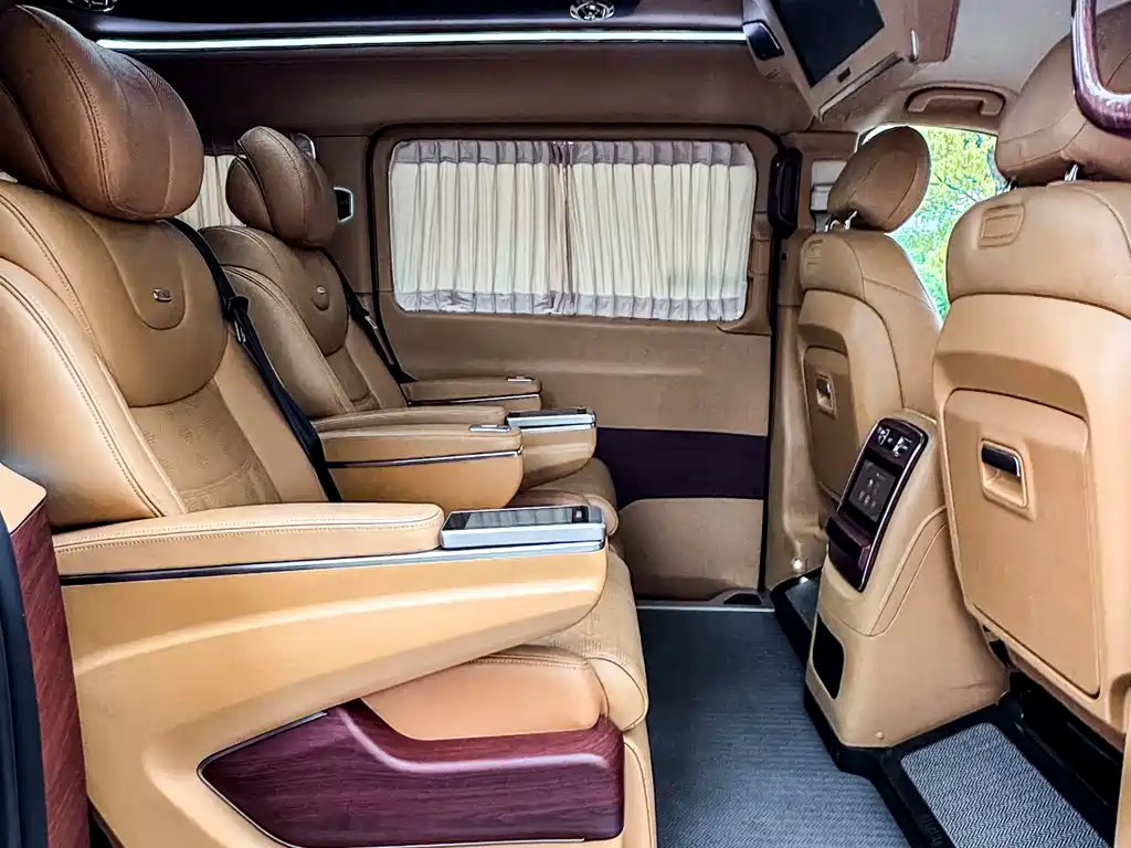 Mercedes-Benz V-Class 2022 V 260 L Long Wheelbase Luxury Edition купить на сайте DeffCars