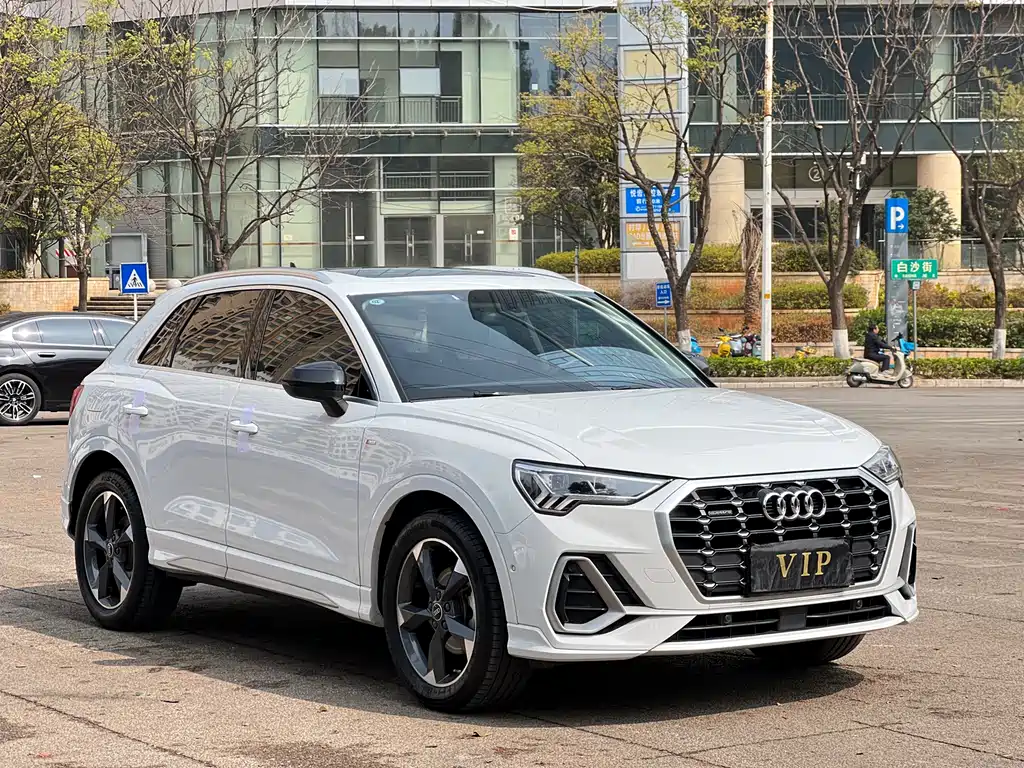 Audi Q3 2022 35 TFSI Fashionable and Dynamic купить на сайте DeffCars