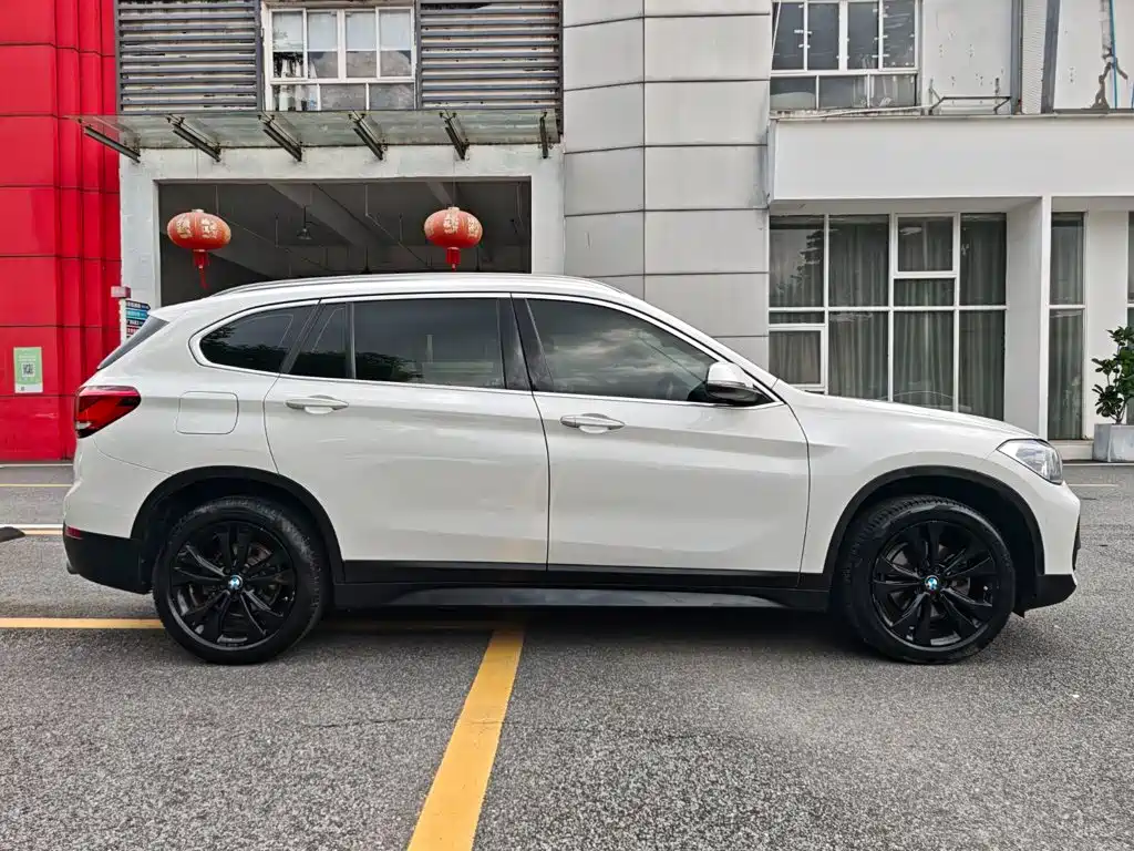 BMW X1 2020 sDrive20Li Exclusive Model купить на сайте DeffCars
