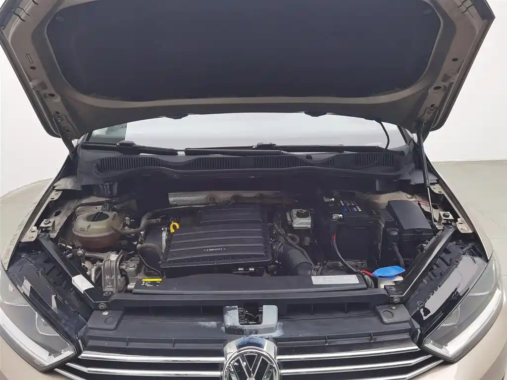 Golf·Jialu 2016 1.6L automatic comfort type купить на сайте DeffCars