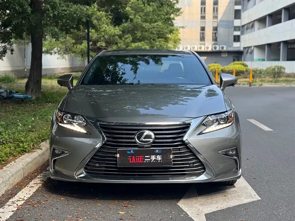 Lexus ES 2015 200 Elite Edition купить на сайте DeffCars