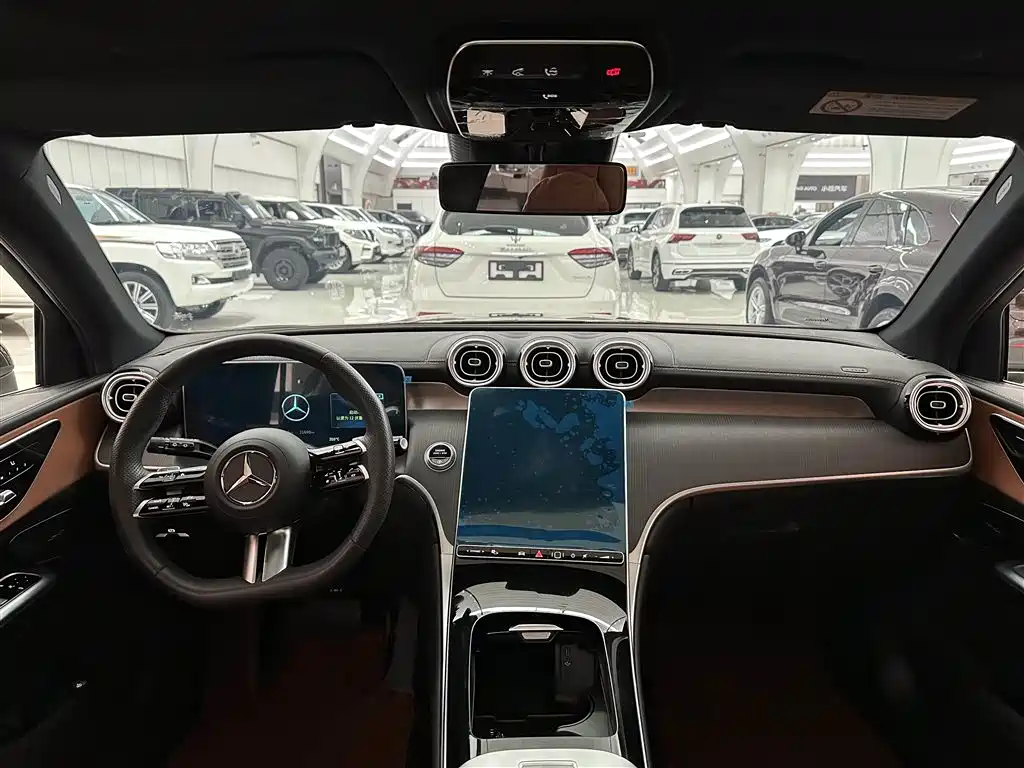 Mercedes-Benz GLC 2023 GLC 260 L 4MATIC luxury model 5 seats купить на сайте DeffCars