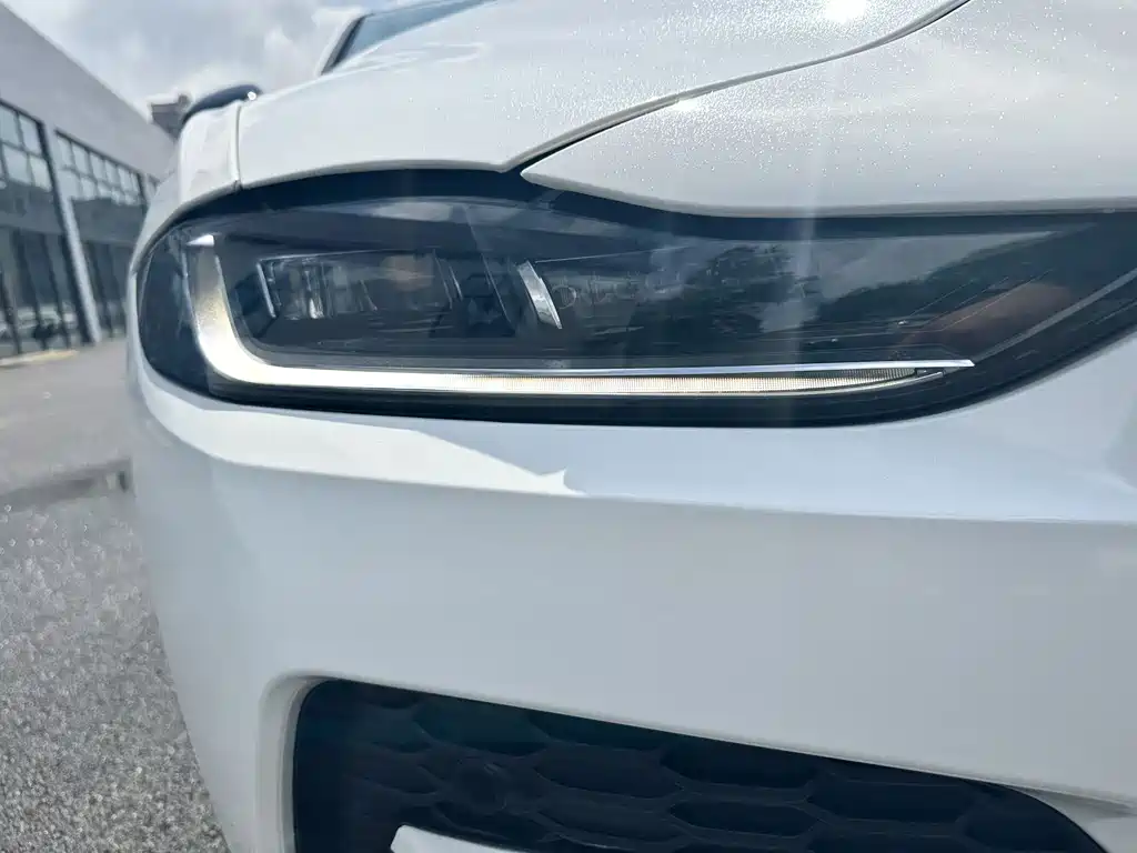 Jaguar XEL 2021 2.0T 200PS R-DYNAMIC Youth Sports Edition купить на сайте DeffCars