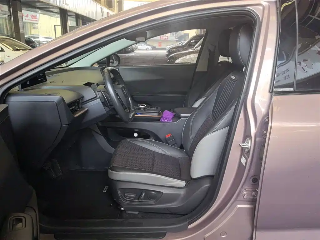 Toyota bZ3 2023 616km long range Premium купить на сайте DeffCars