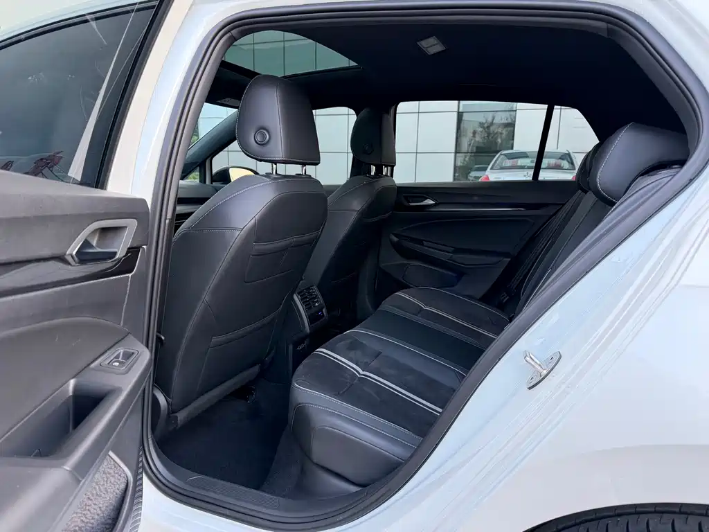 Golf 2023 280TSI DSG R-Line купить на сайте DeffCars