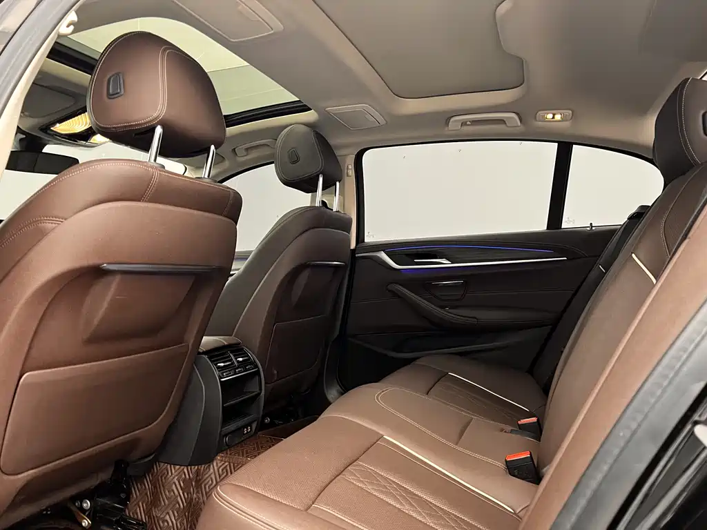 BMW 5 Series 2022 530Li Leading M Sports Package купить на сайте DeffCars