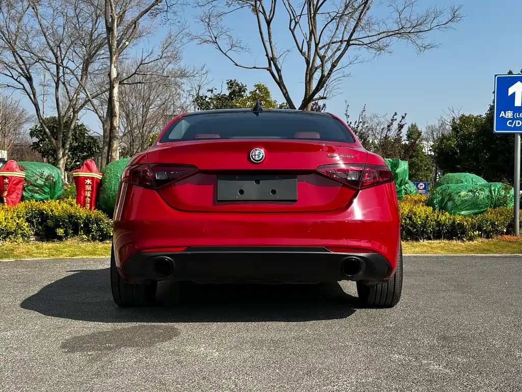 Giulia Juliet 2019 2.0T 280HP Black Package Black Label Limited Edition купить на сайте DeffCars