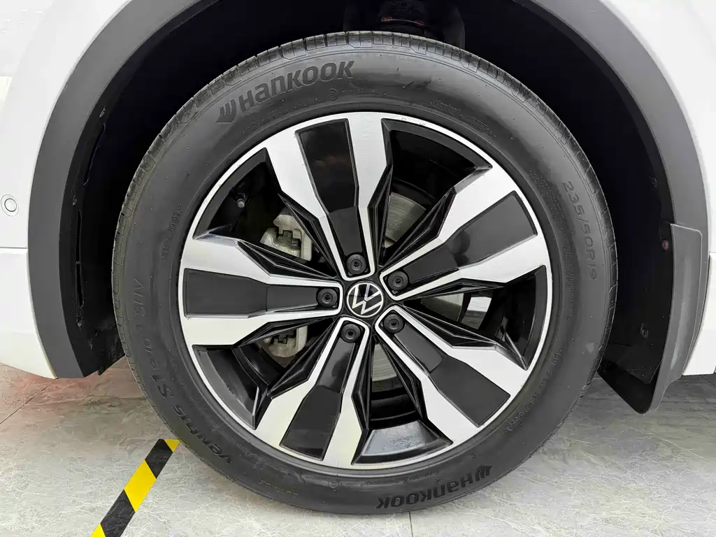 Tiguan L 2023 facelift 330TSI automatic two-wheel drive R-Line version купить на сайте DeffCars