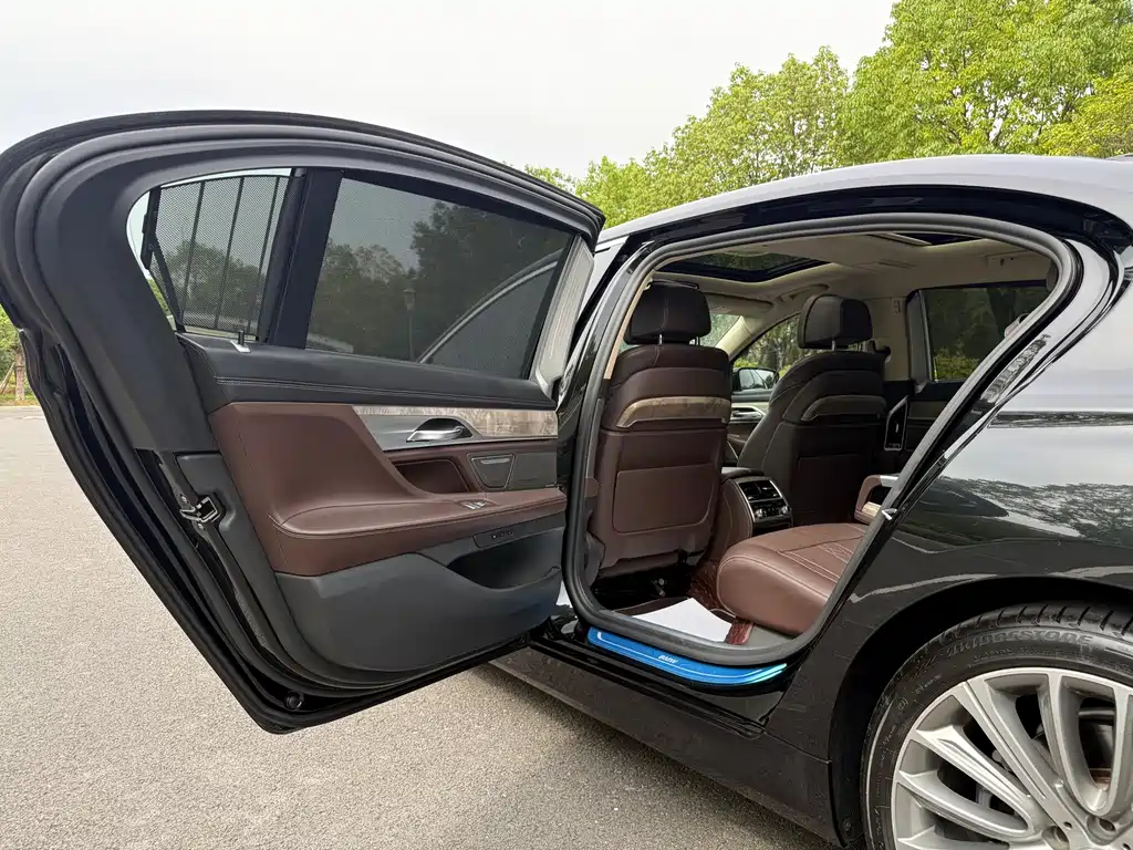 BMW 7 Series 2021 740Li Leading Luxury Package купить на сайте DeffCars