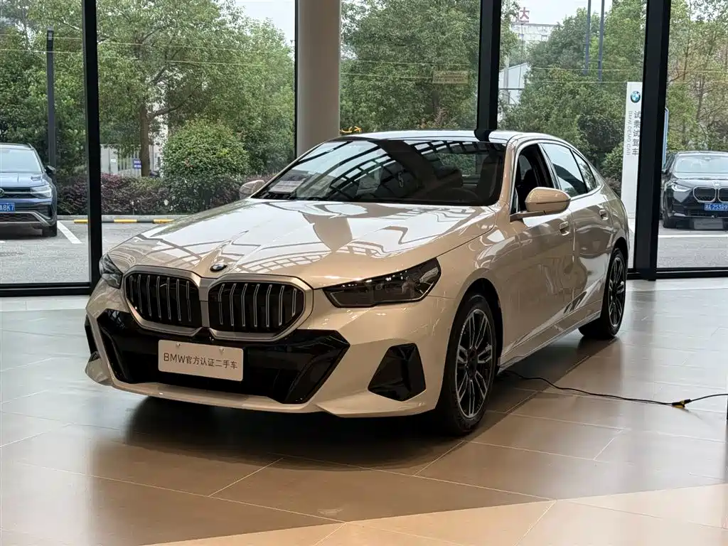 BMW 5 Series 2026 facelift 530Li leading M sports package купить на сайте DeffCars