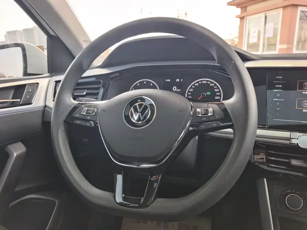Polo 2021 Plus 1.5L Automatic Colorful Technology Edition купить на сайте DeffCars