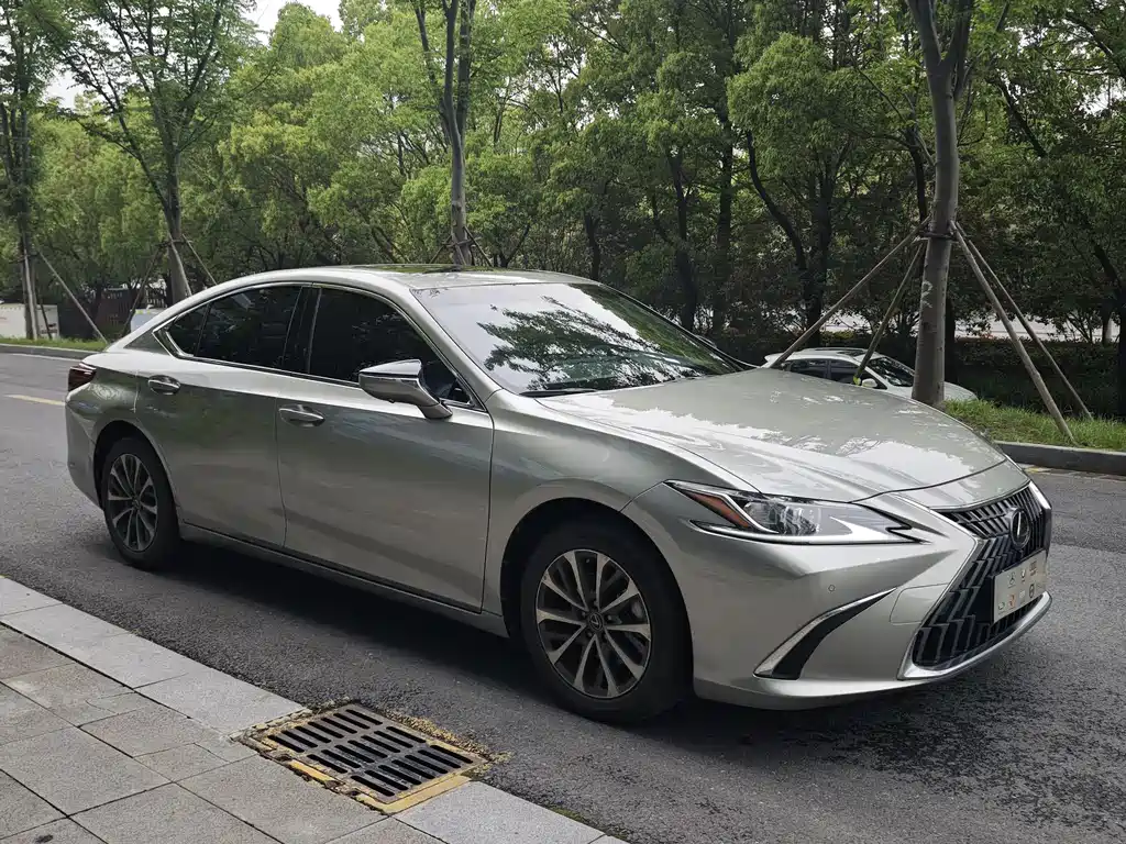 Lexus ES 2024 200 Premium Edition купить на сайте DeffCars