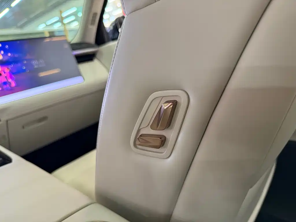 Lynk & Co 900 2025 2.0T Ultra купить на сайте DeffCars