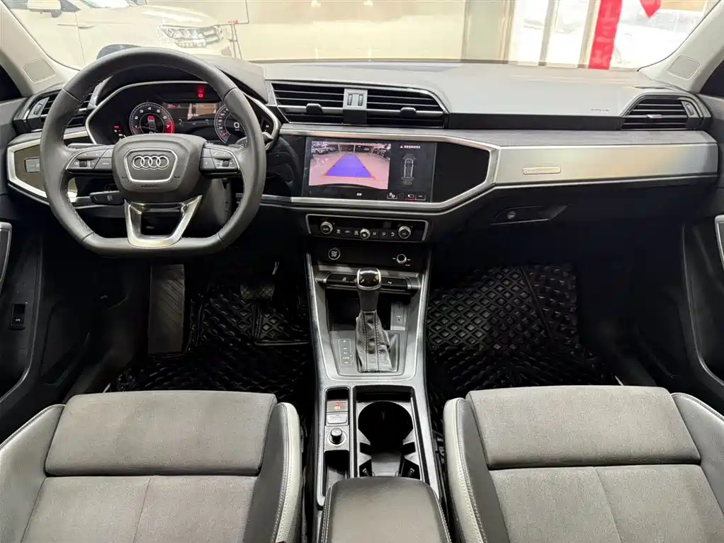 Audi Q3 2023 35 TFSI Fashionable and Dynamic (1.4T) купить на сайте DeffCars