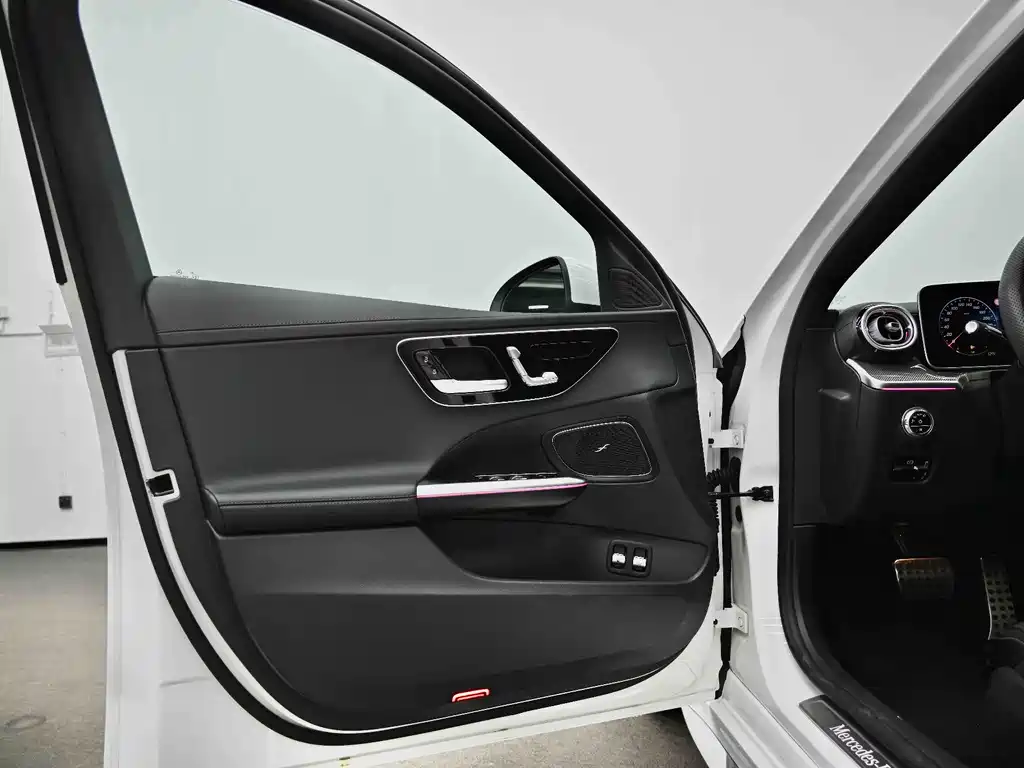 Mercedes-Benz C-Class New Energy 2025 C 350 eL купить на сайте DeffCars