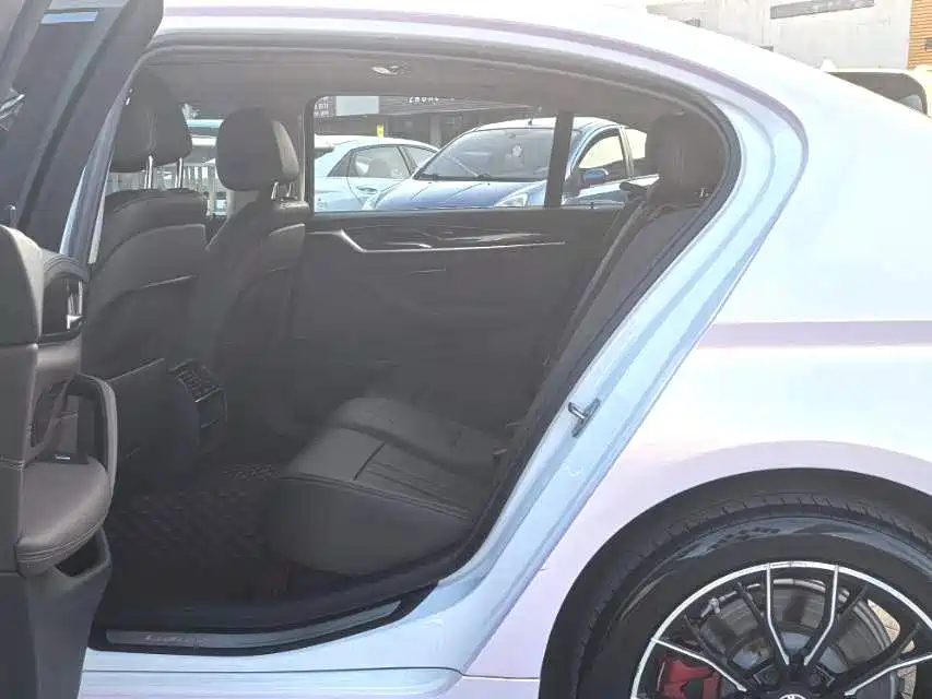 BMW 5 Series 2019 facelift 525Li luxury package купить на сайте DeffCars