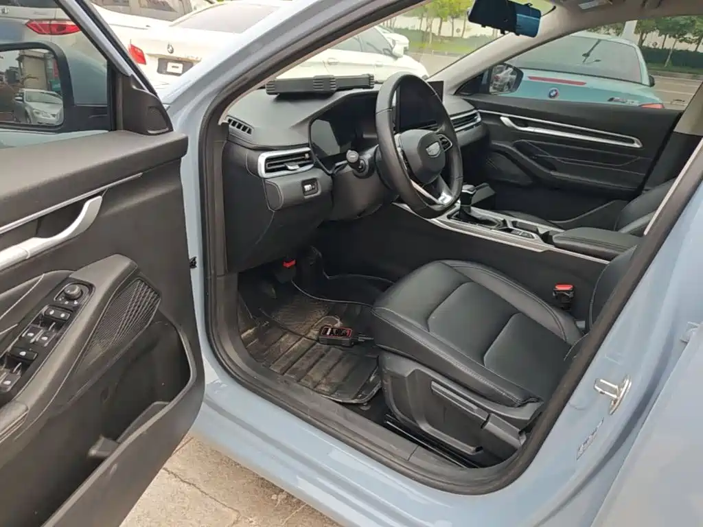 Emgrand 2025 4th generation 1.5L CVT premium model купить на сайте DeffCars