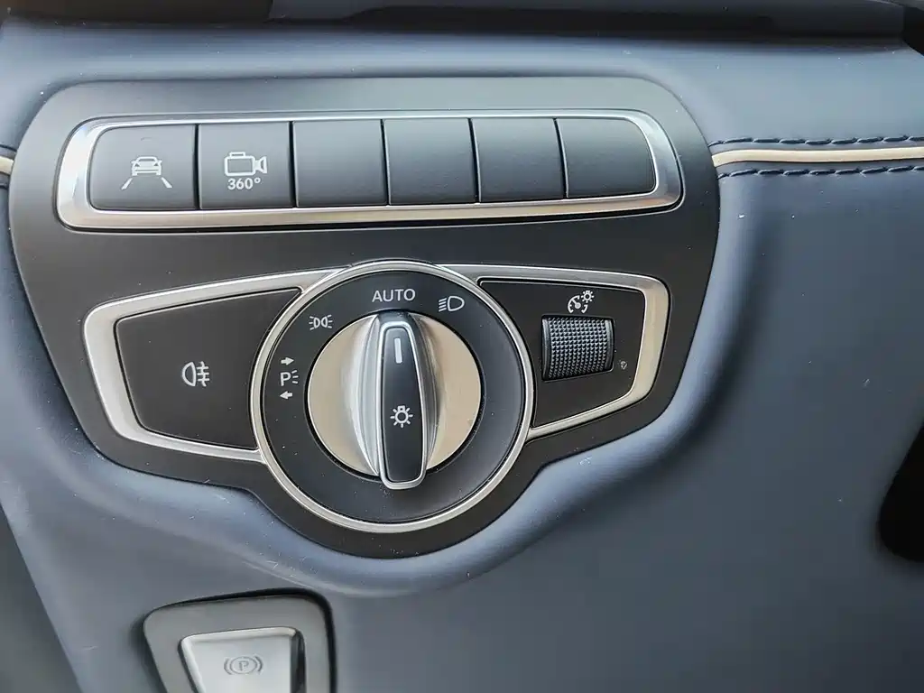 Mercedes-Benz V-Class 2021 V 260 L Long Wheelbase Premium Edition купить на сайте DeffCars