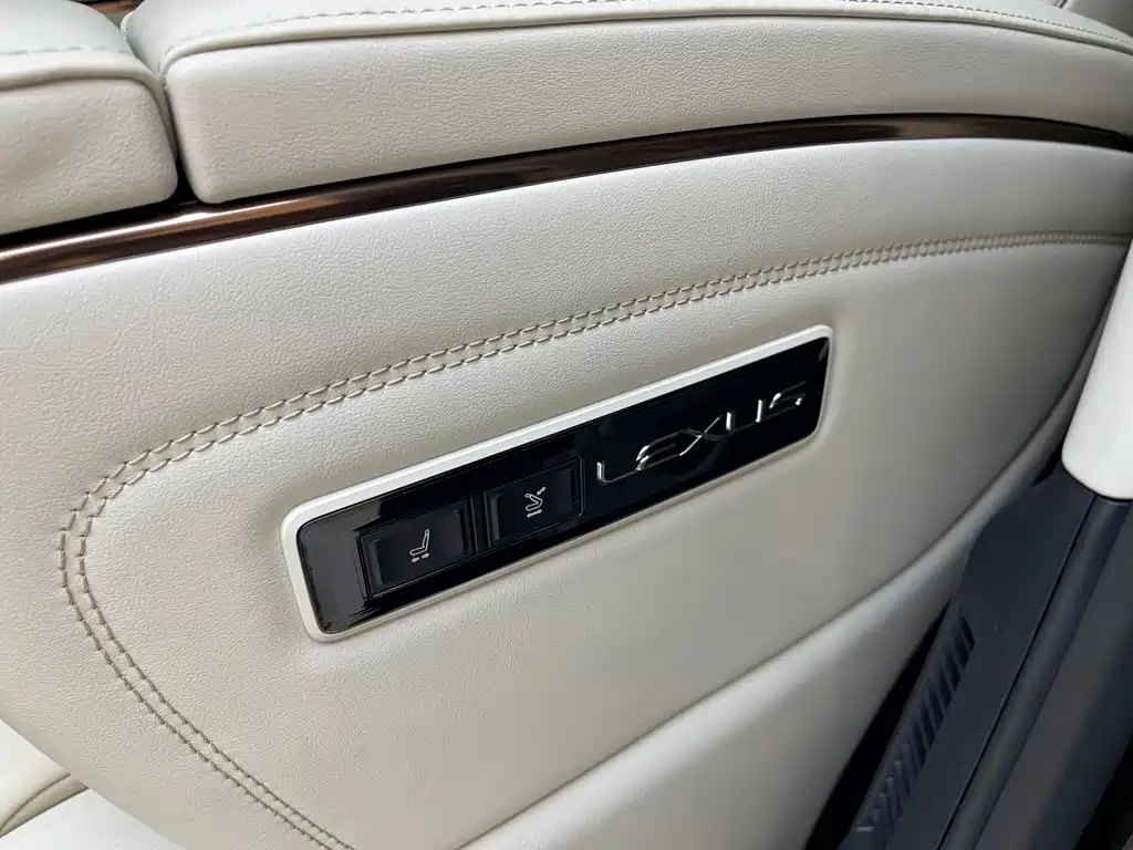 Lexus LM 2023 500h six-seater premium version купить на сайте DeffCars