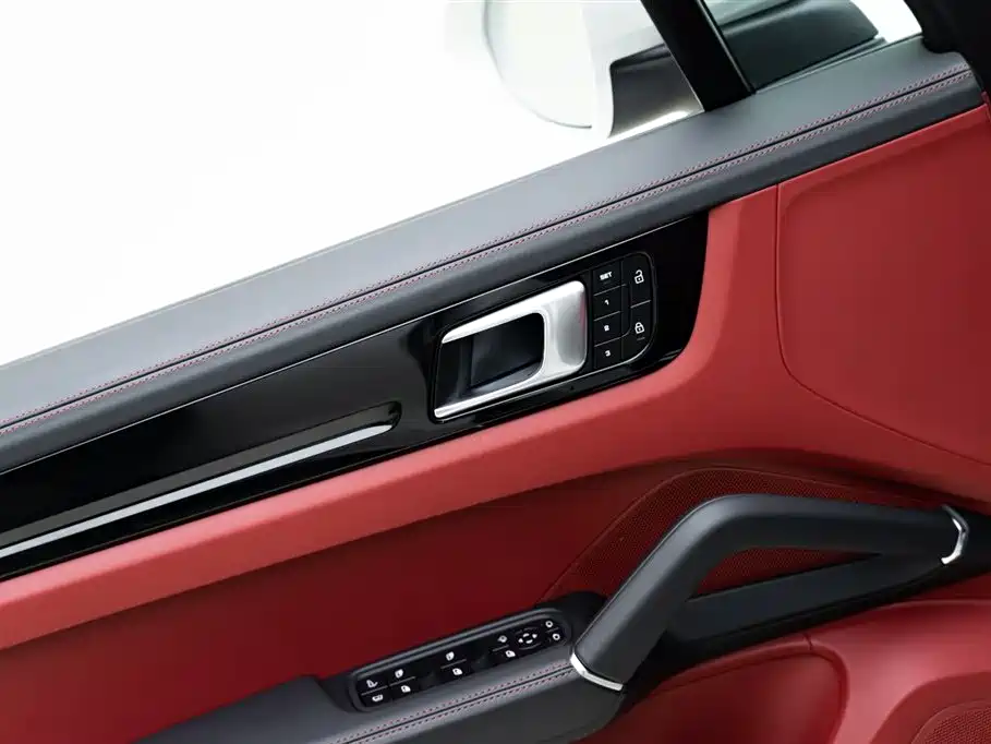 Cayenne New Energy 2021 Cayenne E-Hybrid 2.0T купить на сайте DeffCars