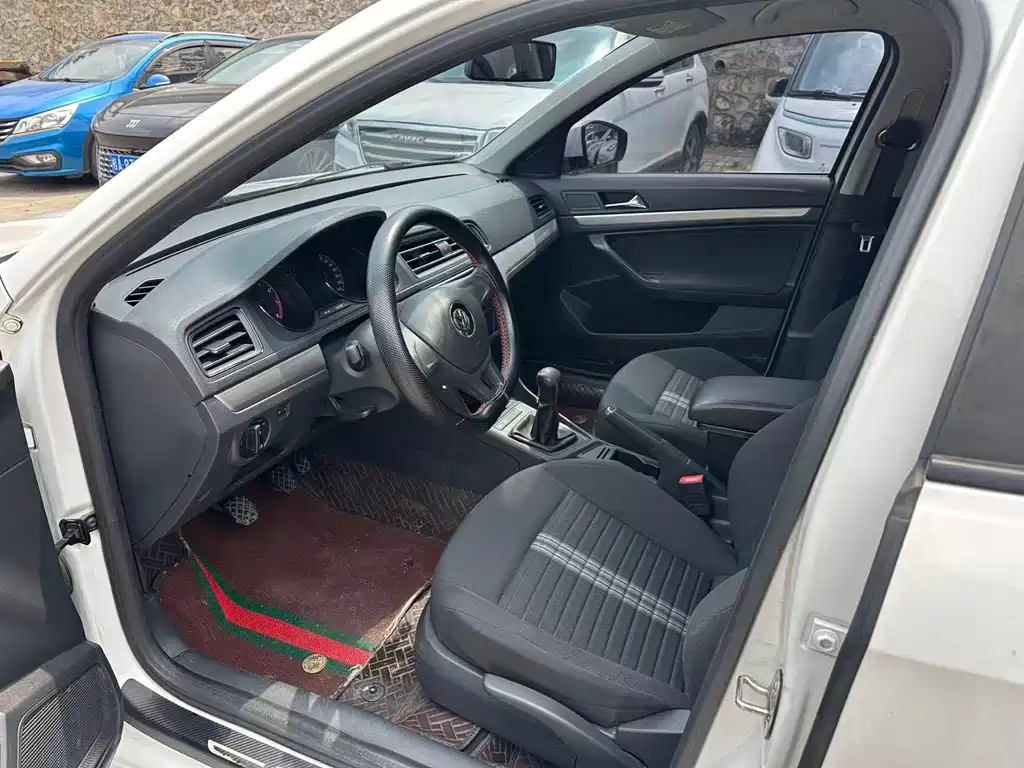 Lavida 2019 1.5L Manual Fashion Edition National VI купить на сайте DeffCars