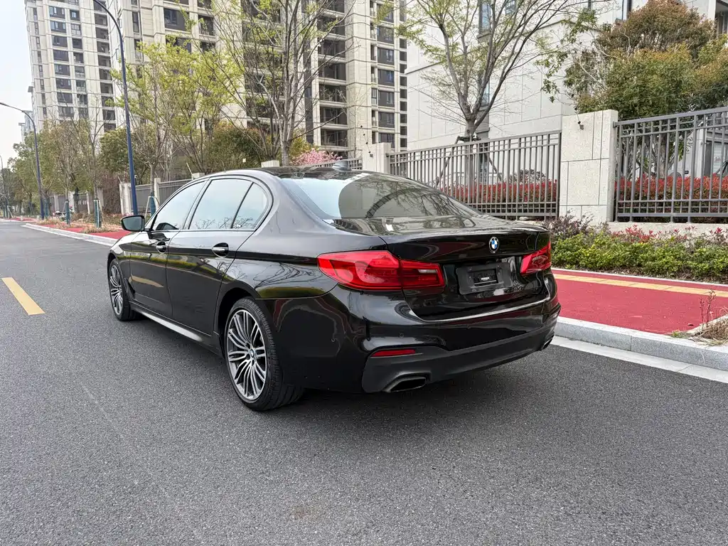 BMW 5 Series 2018 facelift 530Li leading M sports package купить на сайте DeffCars