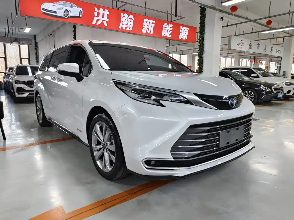 SIENNA 2023 2.5L Hybrid Premium Edition купить на сайте DeffCars