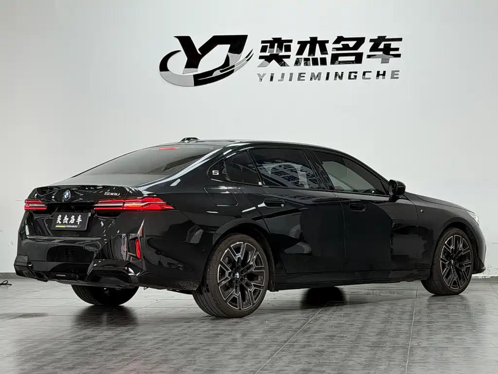 BMW 5 Series 2026 530Li Exclusive M Sports Package купить на сайте DeffCars