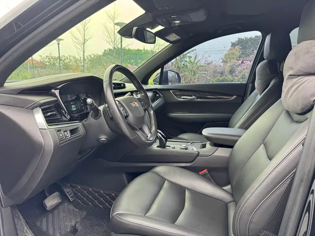 Cadillac XT6 2022 2.0T seven-seat two-wheel drive luxury model купить на сайте DeffCars