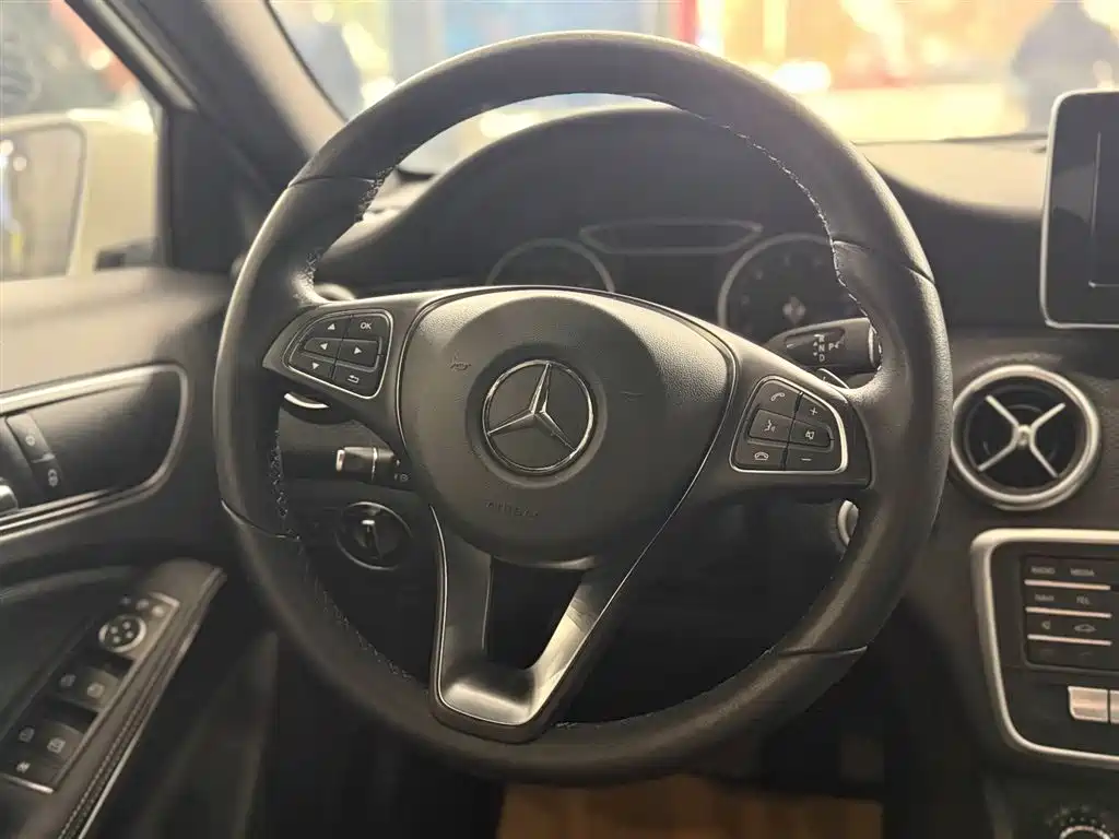 Mercedes-Benz A-Class (imported) 2017 facelift A 200 dynamic type купить на сайте DeffCars