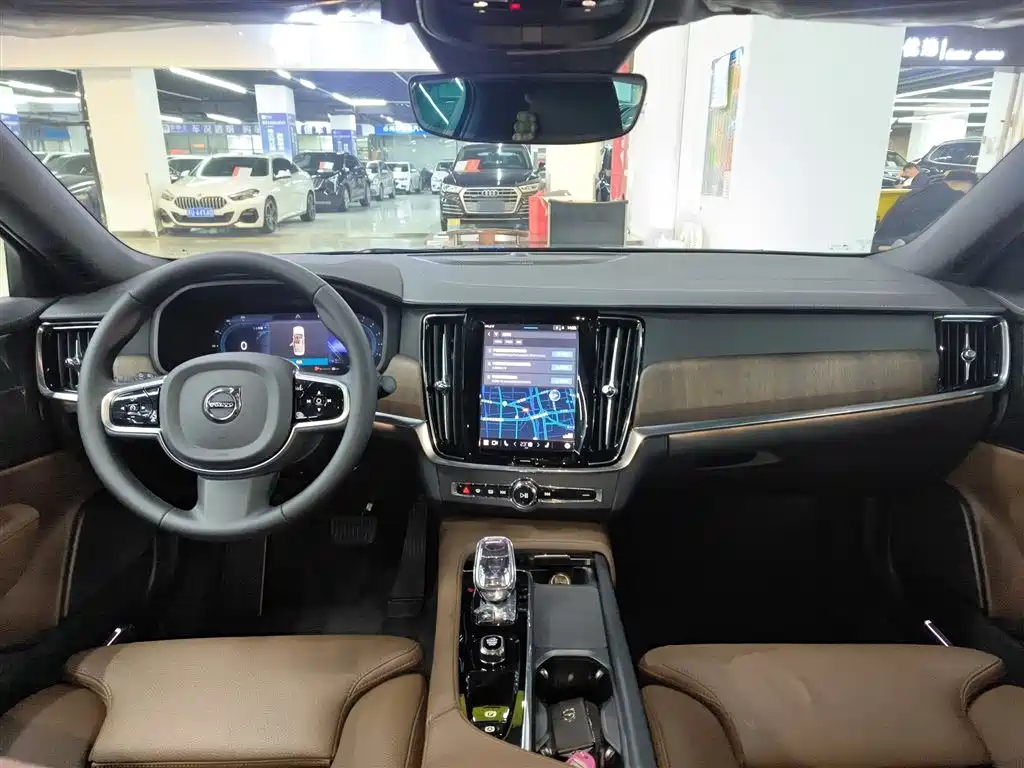 Volvo S90 2025 B5 Zhiyuan Luxury Edition купить на сайте DeffCars