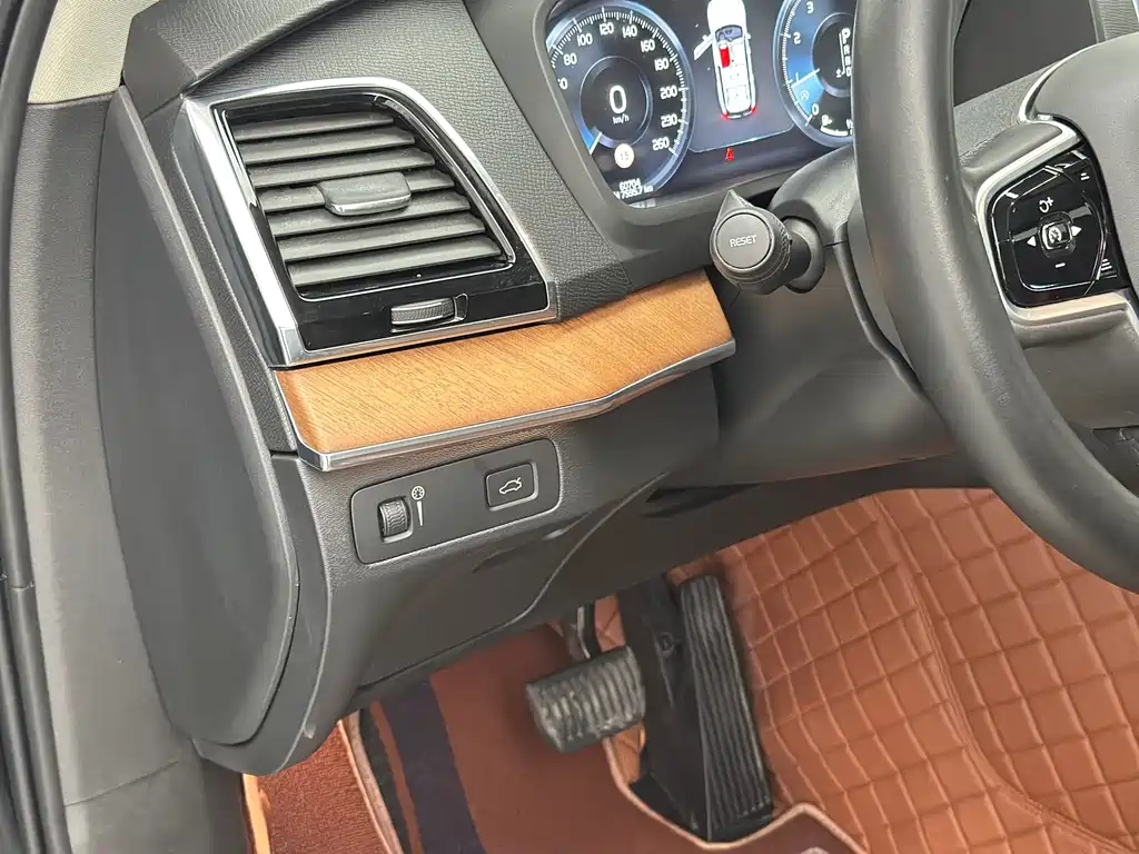 Volvo XC90 2020 facelift T6 Zhiyi Luxury Edition 7 seats купить на сайте DeffCars