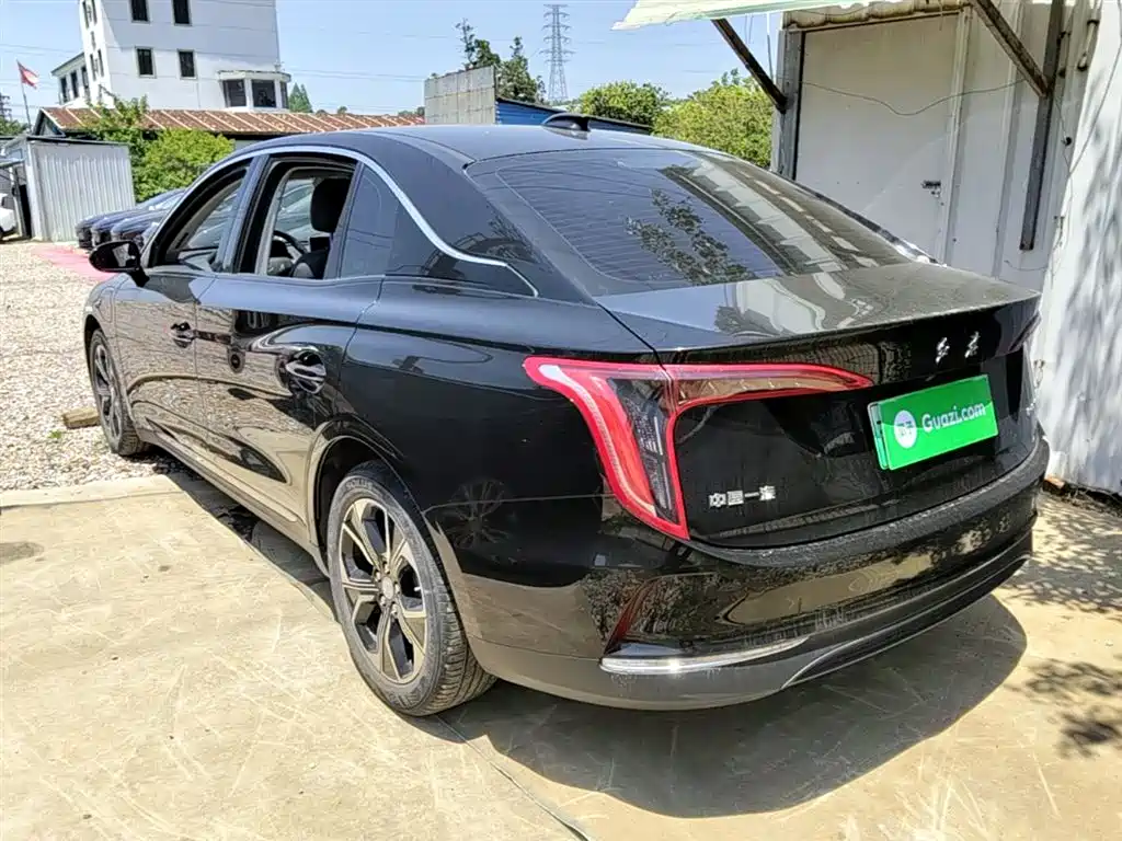 Hongqi E-QM5 2023 facelift basic travel version купить на сайте DeffCars