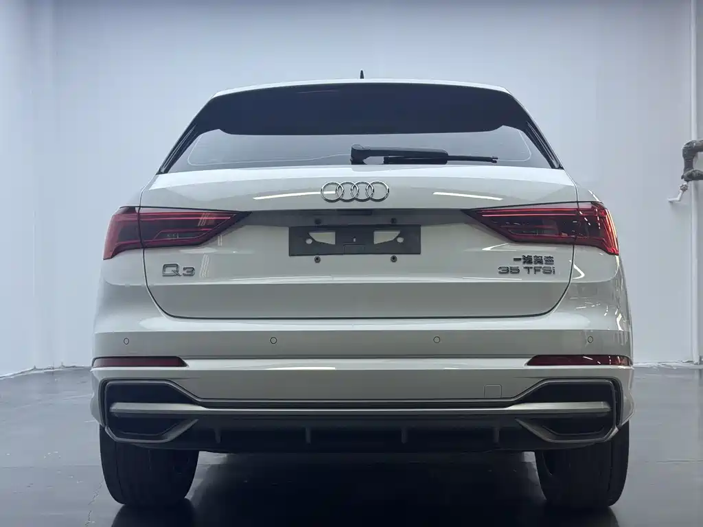 Audi Q3 2022 35 TFSI Fashionable and Dynamic купить на сайте DeffCars