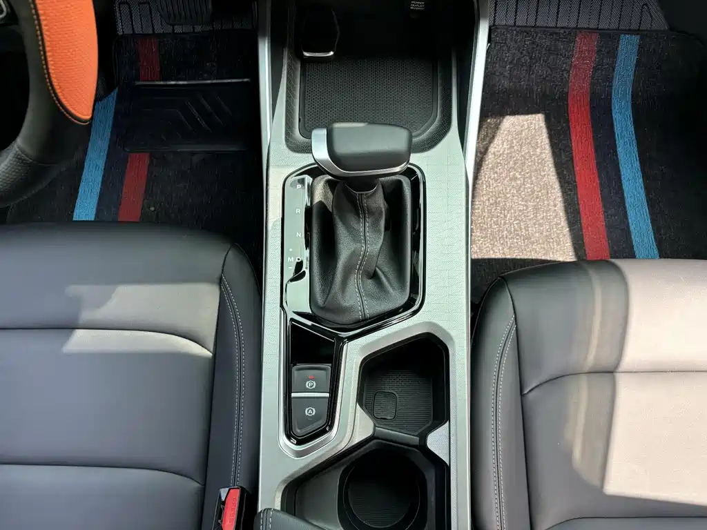 Emgrand 2025 4th Generation 1.5L CVT Dragon Edition купить на сайте DeffCars