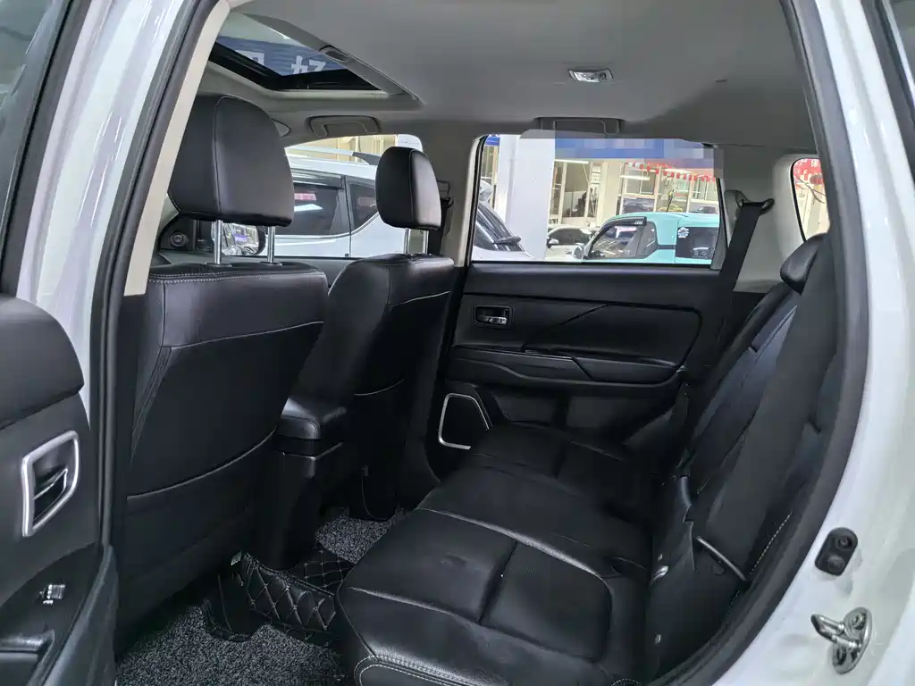 Outlander 2018 2.0L 2WD Honor Edition 5 seats купить на сайте DeffCars