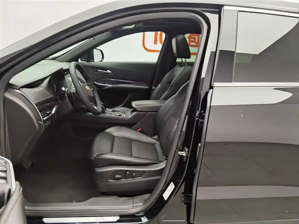 Cadillac XT4 2021 28T two-wheel drive technology купить на сайте DeffCars