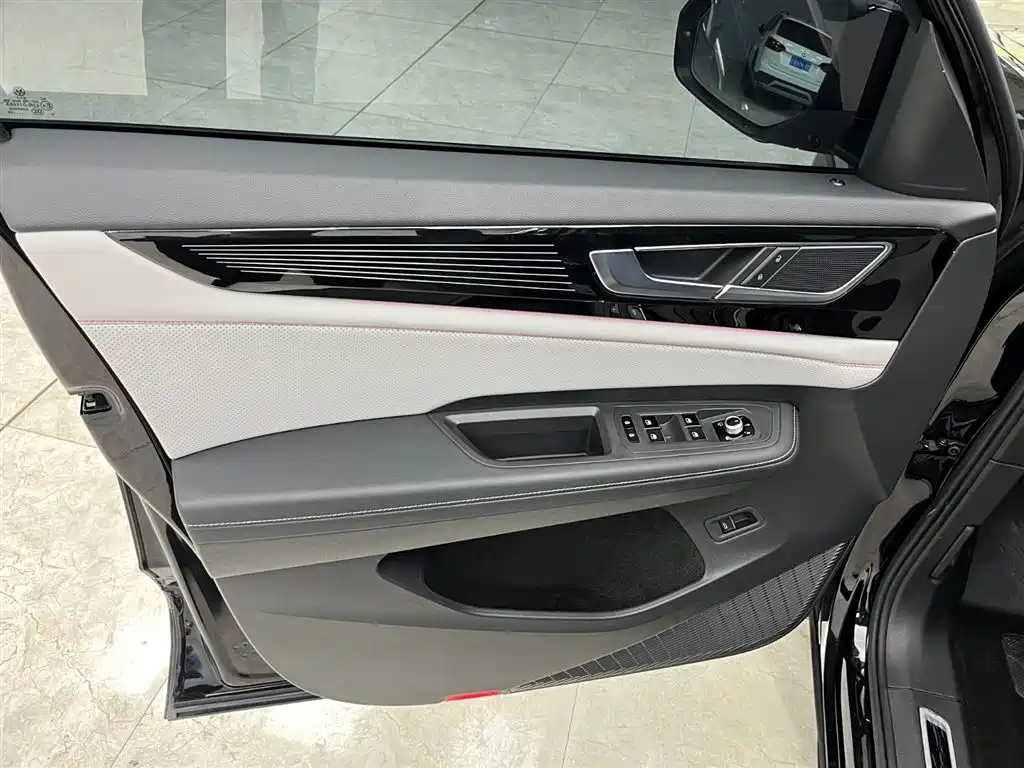 Touron 2023 Touron X facelift 380TSI four-wheel drive luxury version купить на сайте DeffCars