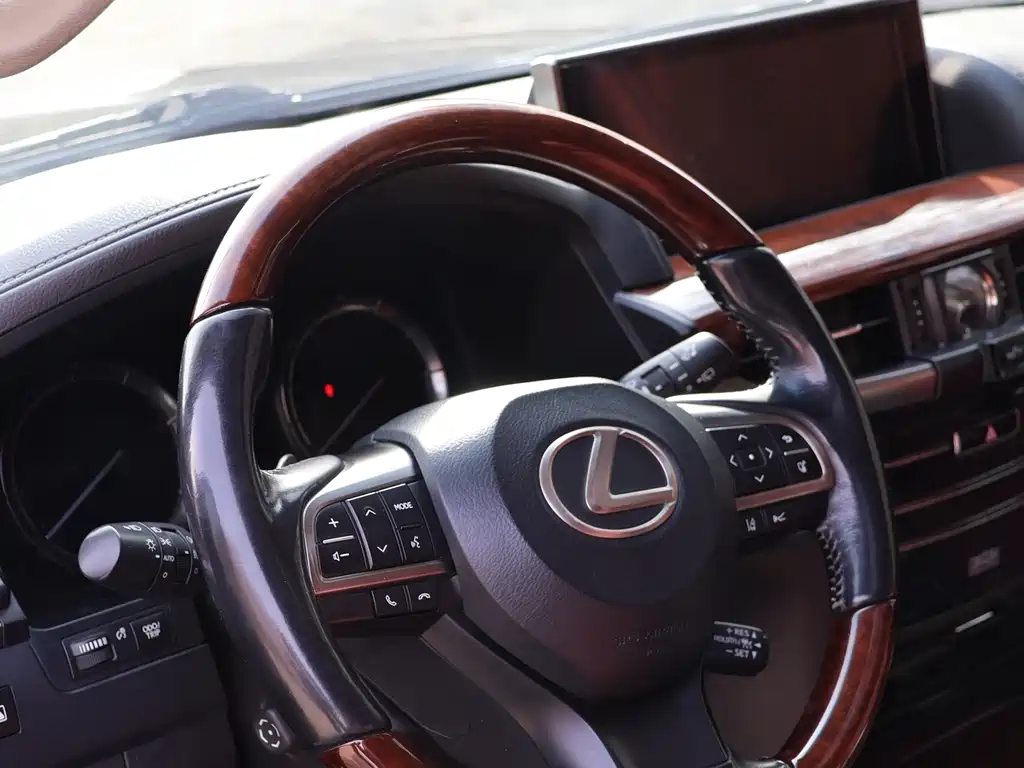 Lexus LX 2016 570 Premium Deluxe Edition купить на сайте DeffCars