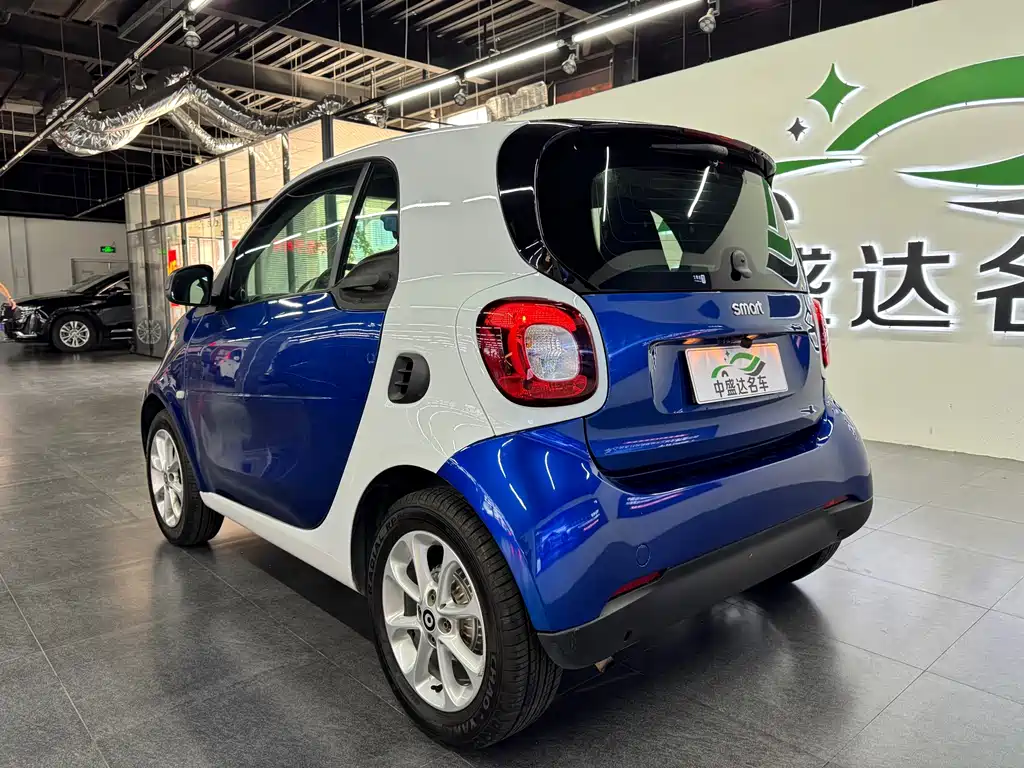smart fortwo 2018 1.0L 52kW hardtop smart version National V купить на сайте DeffCars