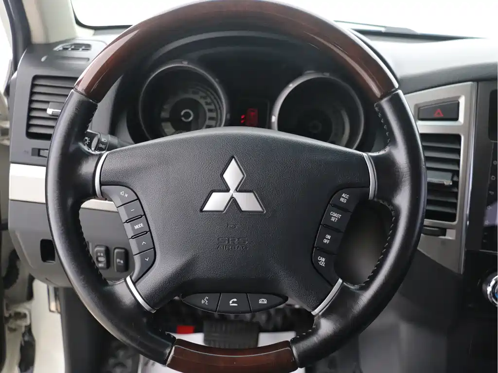 Pajero imported 2020 3.0L automatic luxury off-road version купить на сайте DeffCars