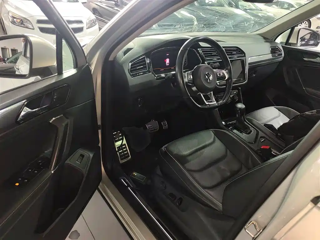 Tiguan L 2021 330TSI automatic two-wheel drive R-Line flagship version купить на сайте DeffCars