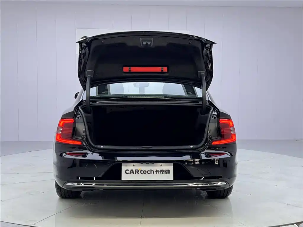 Volvo S90 2025 B5 Zhiyi Luxury Edition купить на сайте DeffCars