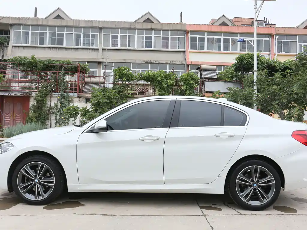 BMW 1 Series 2021 120i M Sports Edition купить на сайте DeffCars