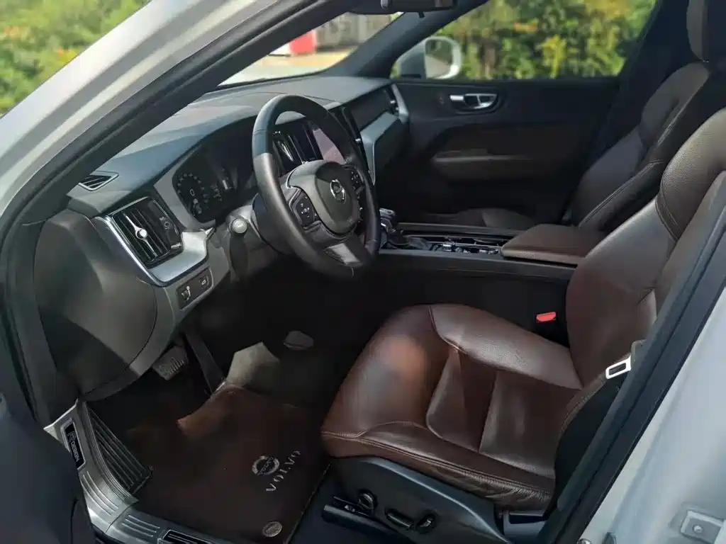 Volvo XC60 2020 T5 four-wheel drive Zhiyi Luxury Edition купить на сайте DeffCars
