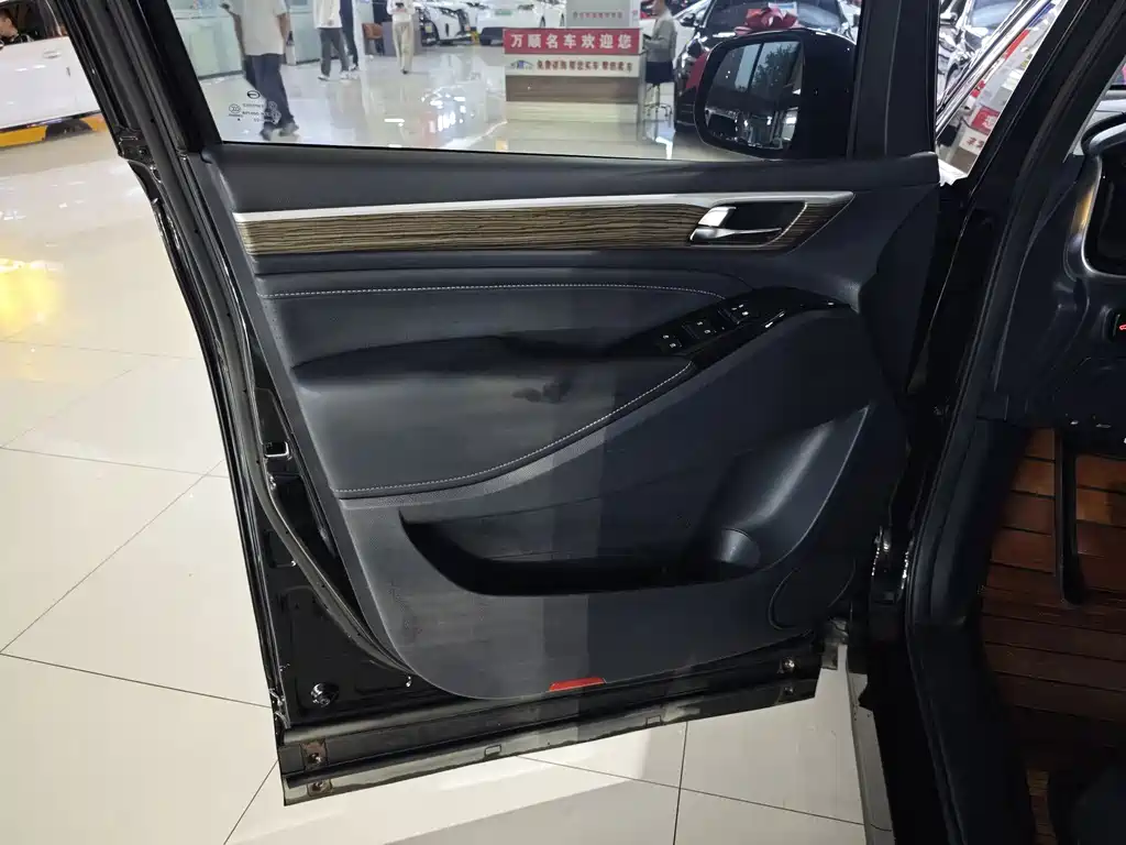 Trumpchi M8 2021 Facelift Lingxiu Series 390T Deluxe Edition купить на сайте DeffCars