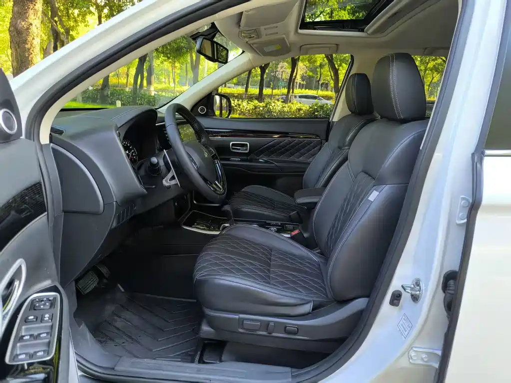 Outlander 2021 2.4L four-wheel drive exclusive version 7 seats купить на сайте DeffCars