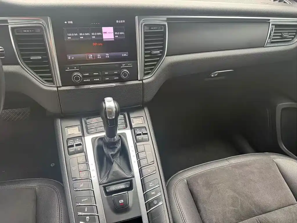 Macan 2017 Macan 2.0T купить на сайте DeffCars