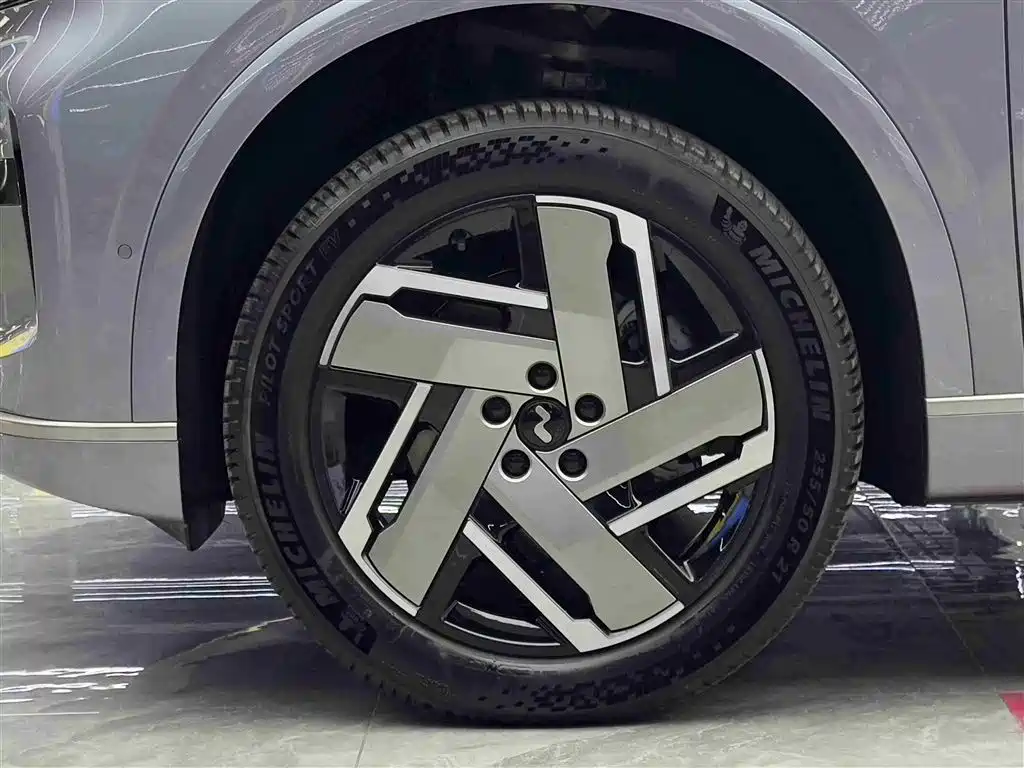 Ledo L90 2025 Ultra six-seater version купить на сайте DeffCars
